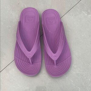 Reef Women's water court beach flip flops with arch support